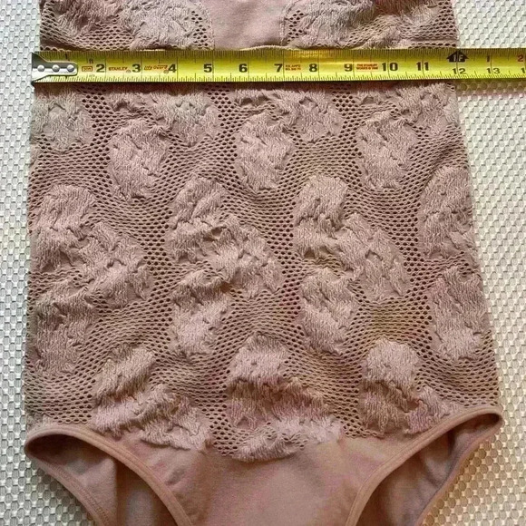 ✨Aura M/L Dusty Rose floral bodysuit with mesh details - Picture 6 of 8